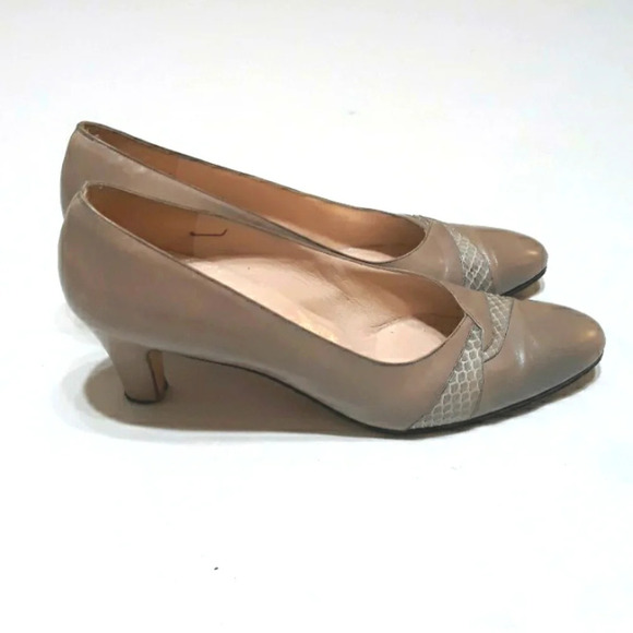 Vintage Ferragamo Pumps Patent Leather Heels - Picture 2 of 12